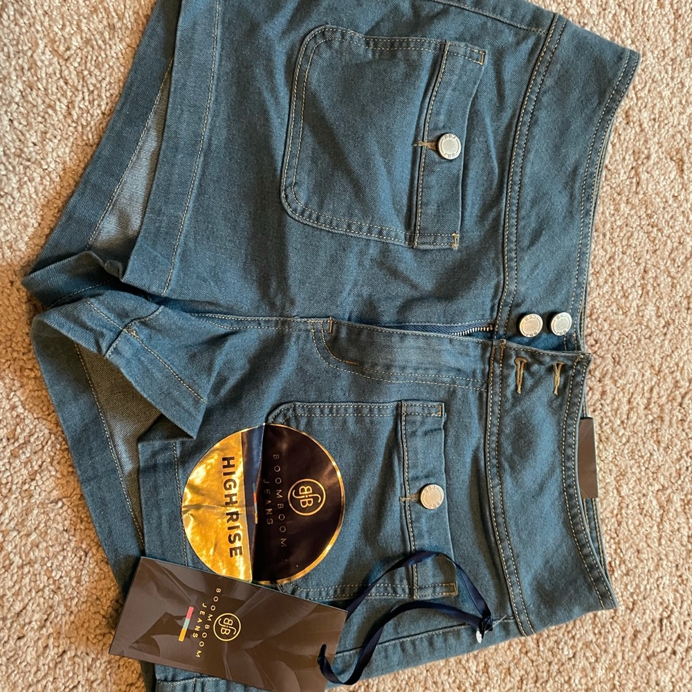 NWT high rise vintage look Jean shorts- size 11
